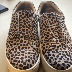 Leopard J slides slipons size 6